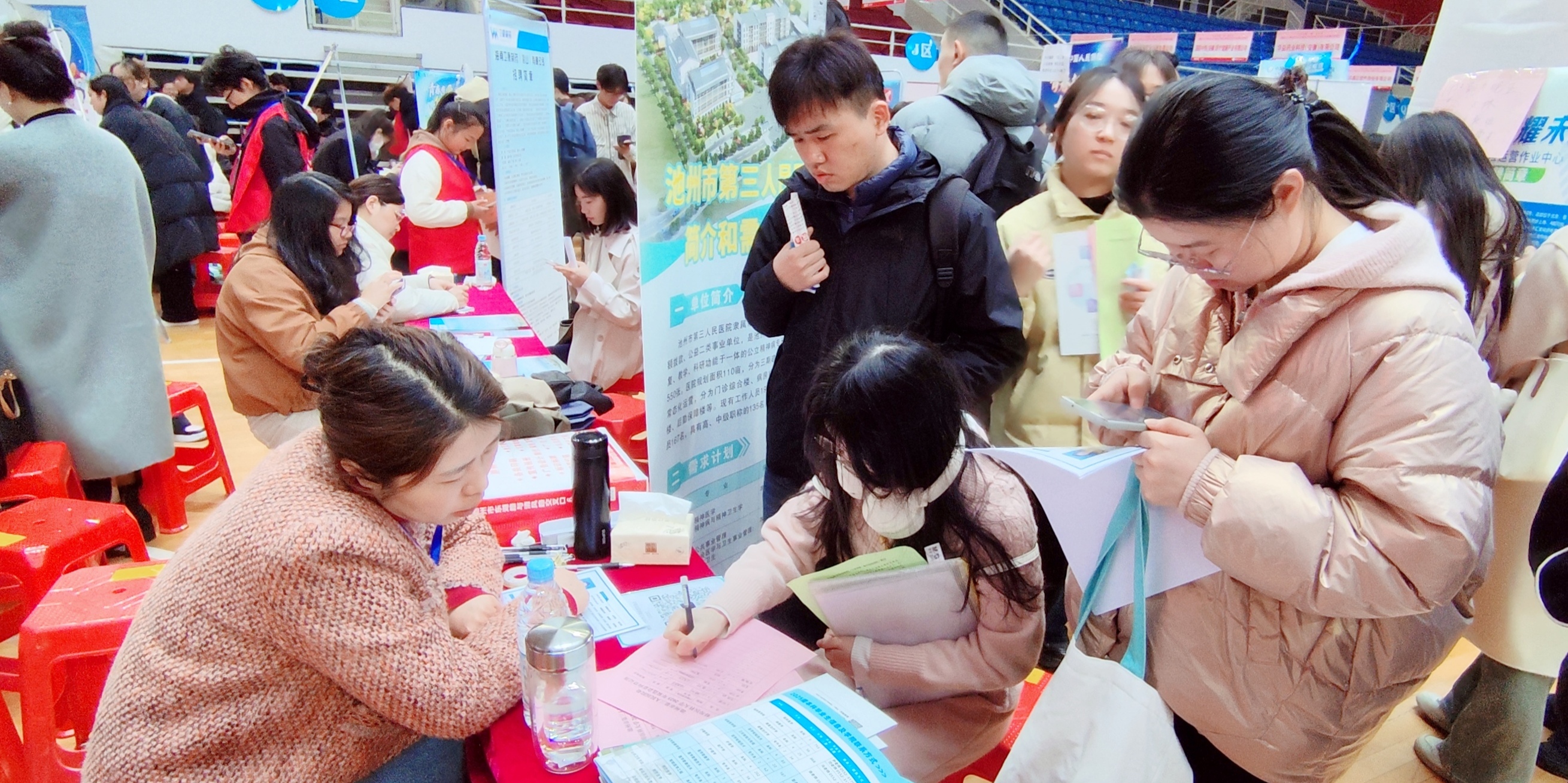 ​我院受邀赴蚌埠医科大学参加省2025届高校毕业生就业招聘会医药类专场招聘会